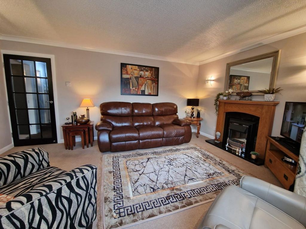 Property photo 1 of 8 Living Room