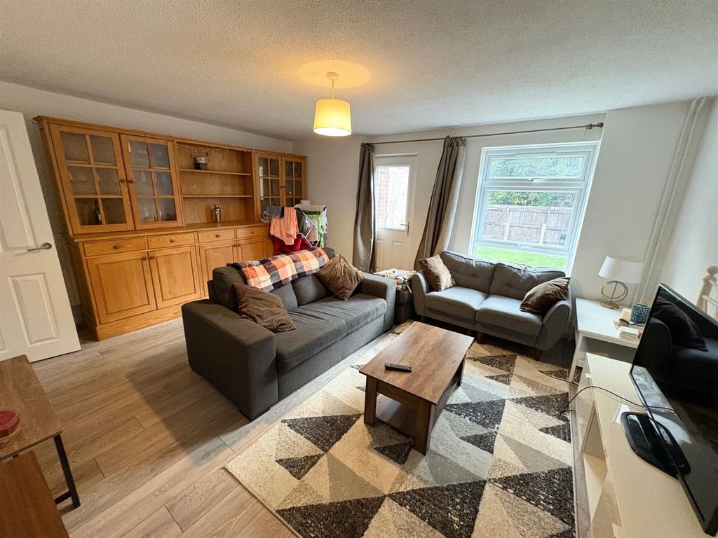 Property photo 2 of 7 Lounge.Jpg