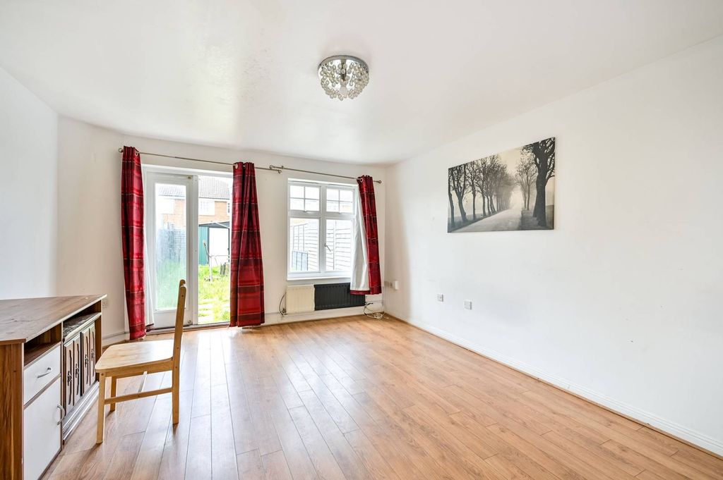 Property photo 2 of 8