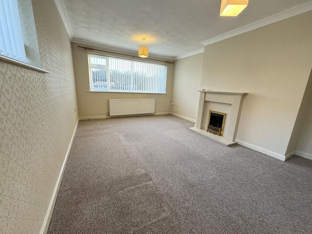 Property photo 3 of 14 Living Room