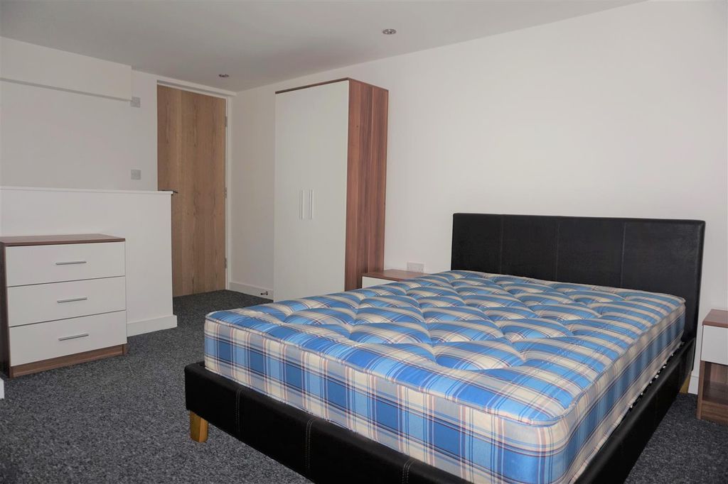 Property photo 2 of 6 Bedroom 1.Jpg