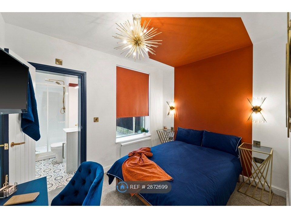 Property photo 2 of 16 Room 2