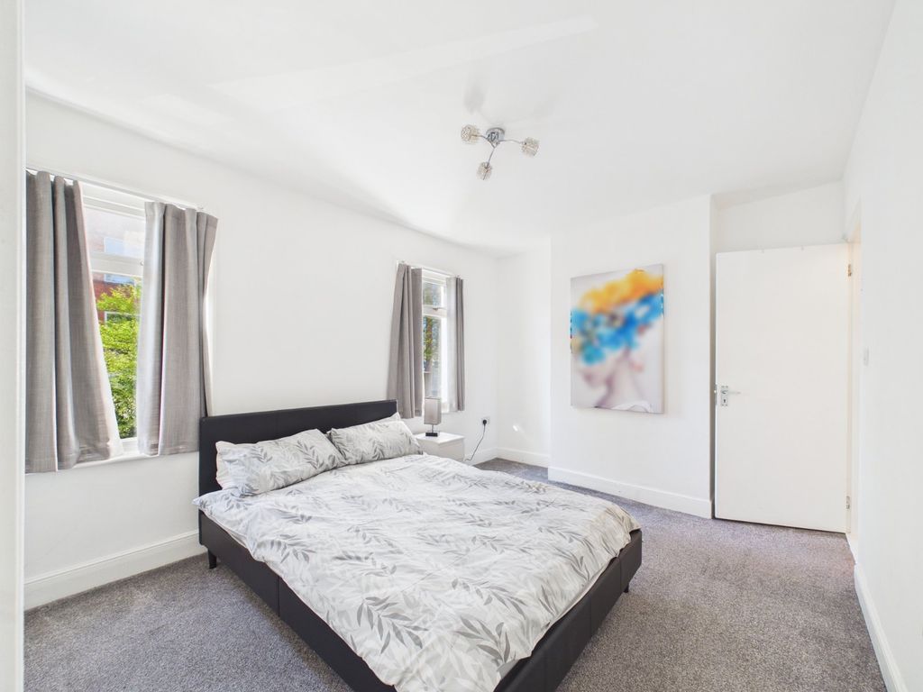 Property photo 1 of 15 Double Bedroom