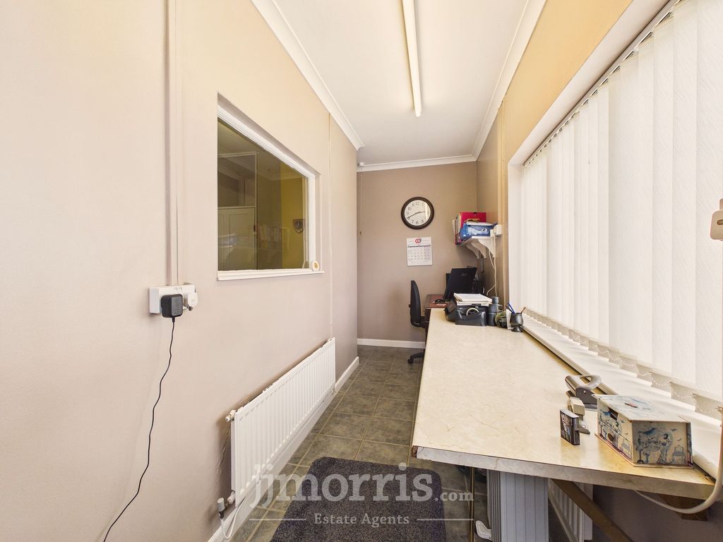 Property photo 3 of 42