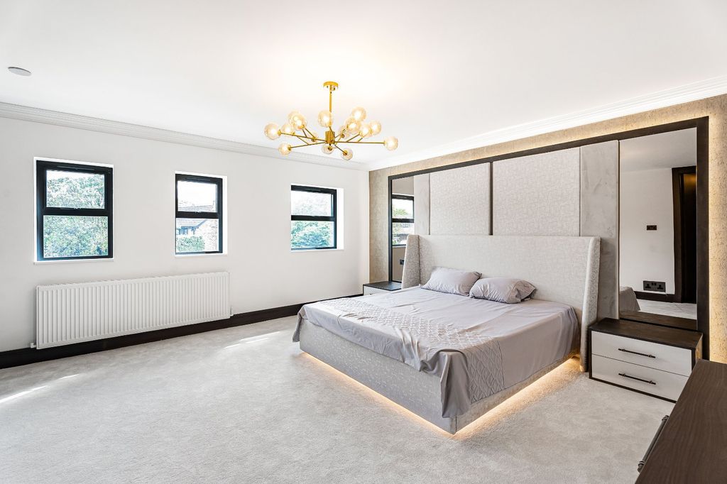 Additional image 8 of 5 bed detached house for salePipers Green Lane, Edgware HA8