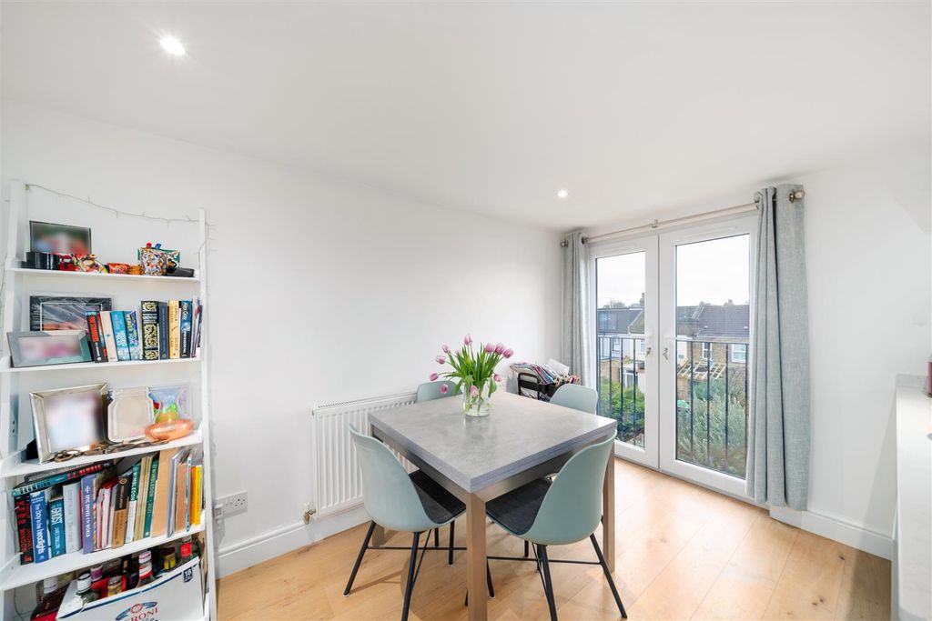 Property photo 3 of 10 Dining