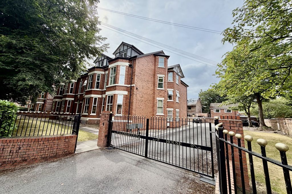 Property photo 1 of 10 (Main)