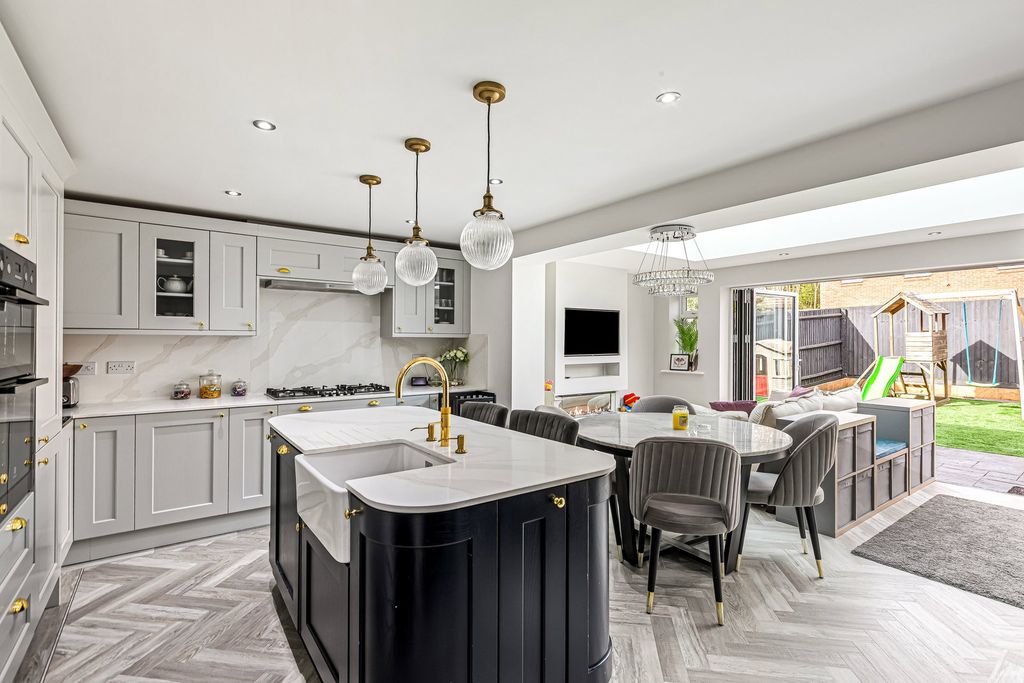 Property photo 2 of 30