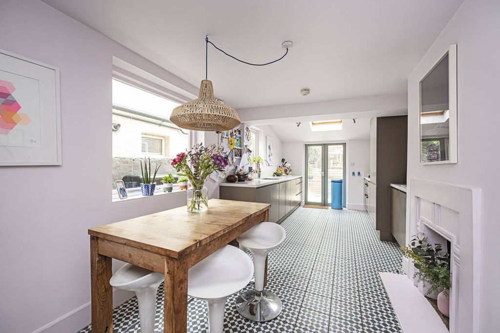 Property photo 1 of 18