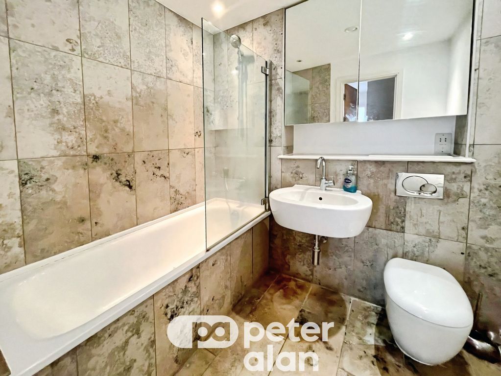 Property photo 1 of 8 Bathroom