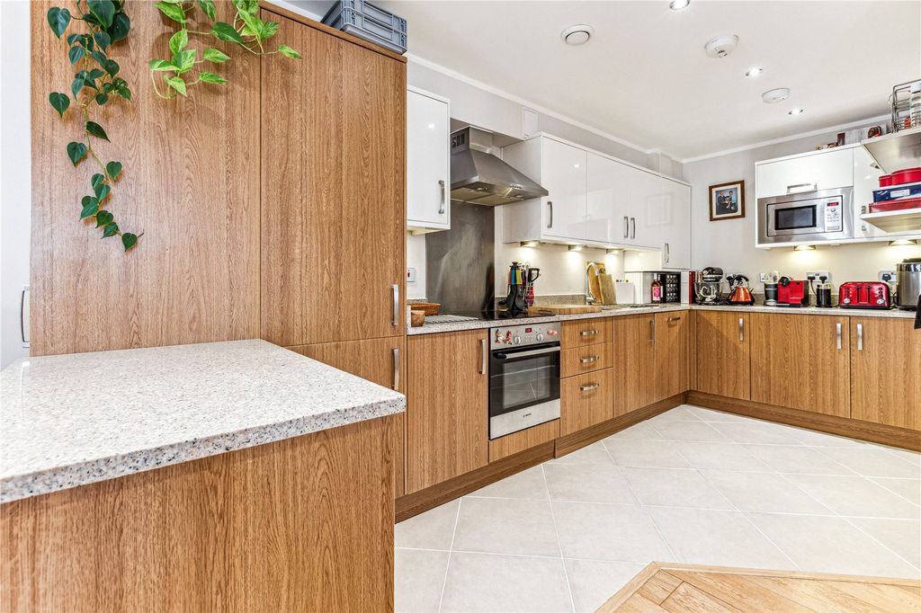 Property photo 2 of 9 Kitchen