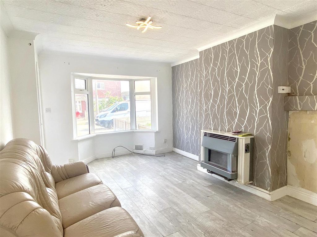 Property photo 2 of 9 20260710110903_20260710-Interior-1-Ereegmkhlkekvz2