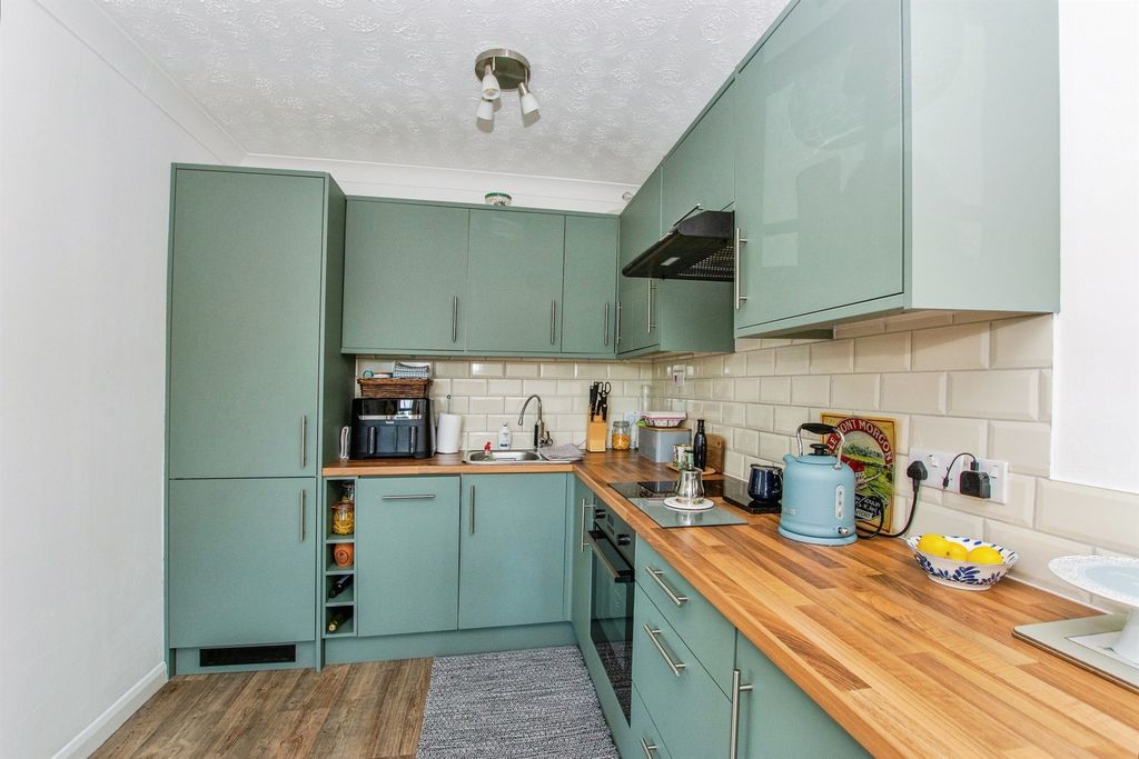 Property photo 2 of 13