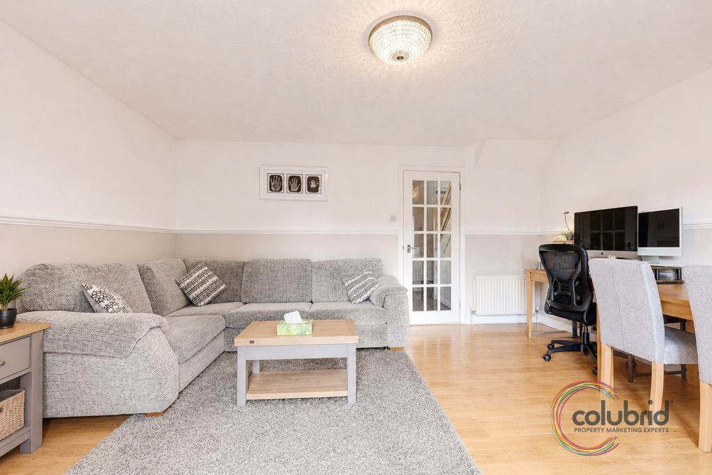Property photo 3 of 11