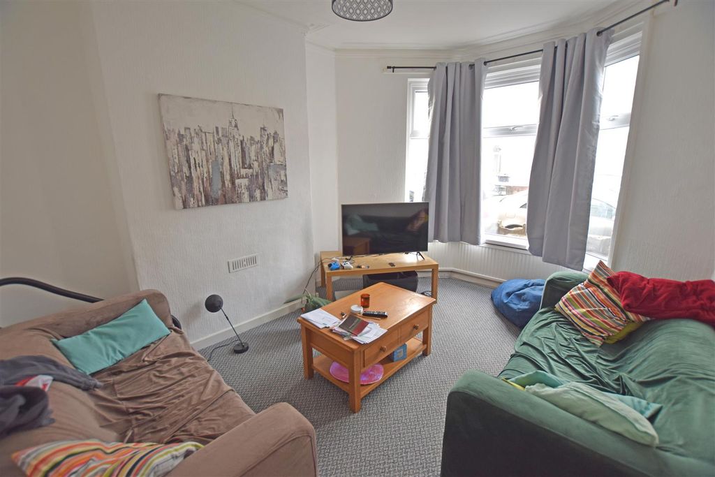 Property photo 2 of 12 Lounge.Jpg