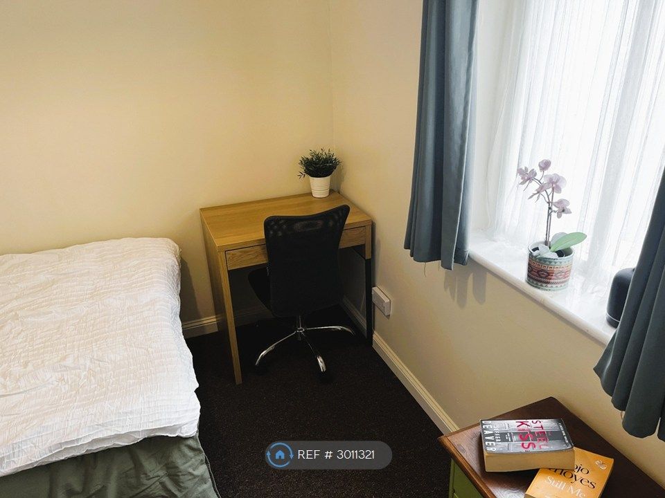 Property photo 2 of 8