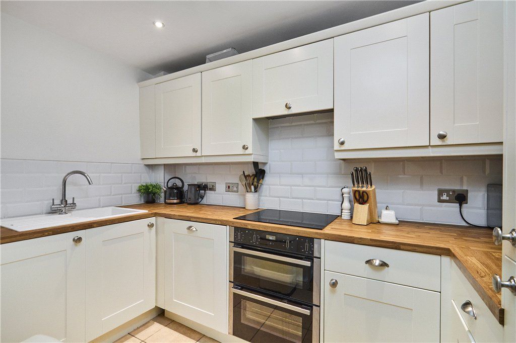 Property photo 2 of 14 Kitchen