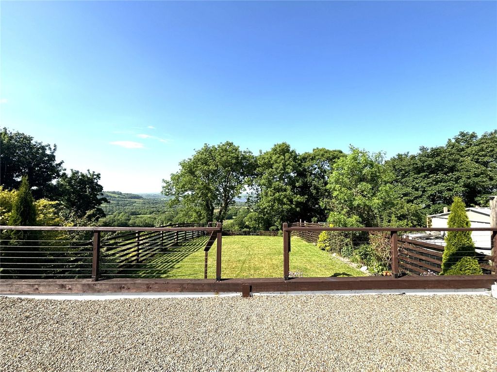 Property photo 2 of 21 Picture No. 23