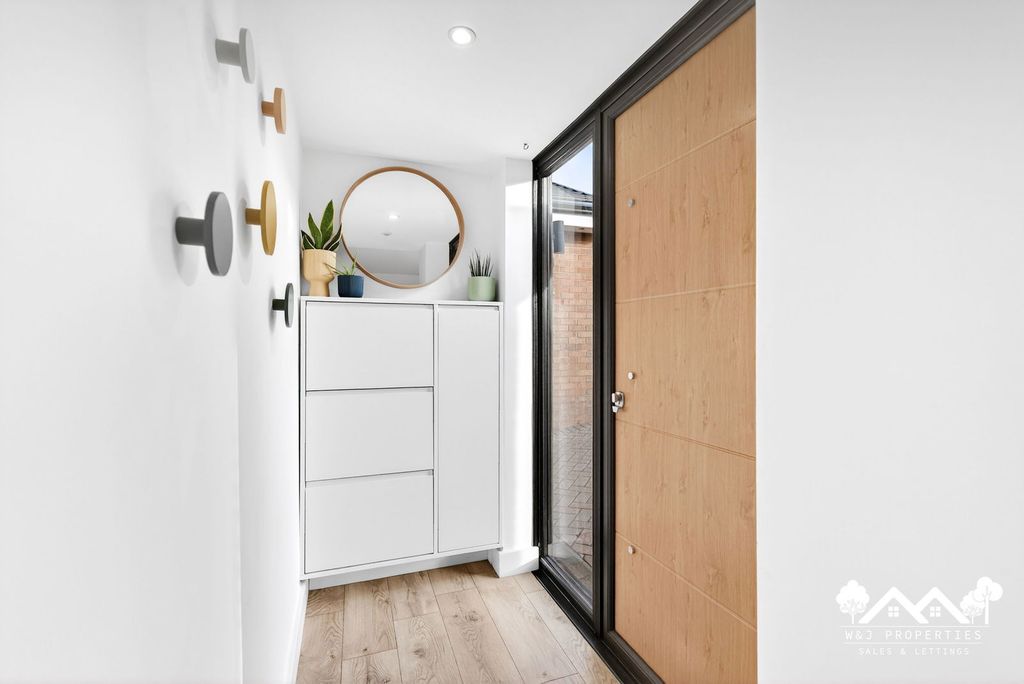 Property photo 3 of 35