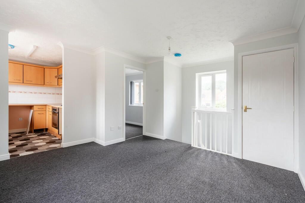 Property photo 3 of 8 Lounge