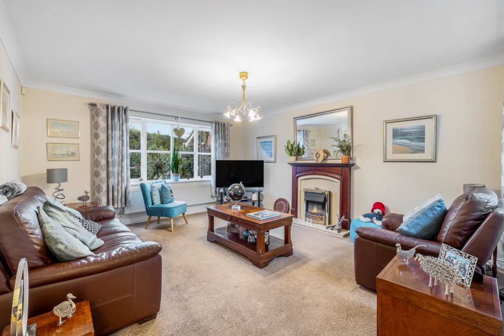 Property photo 3 of 25 17 Saint James Way (Moulton Chapel)-18