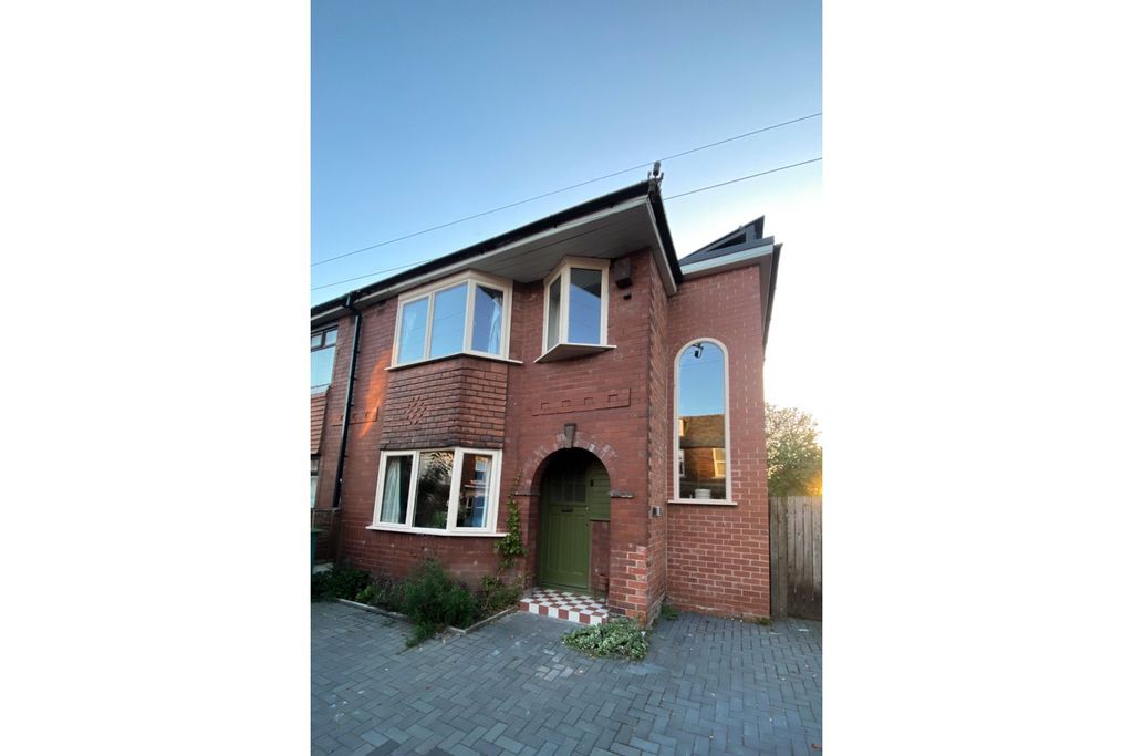 Property photo 1 of 28