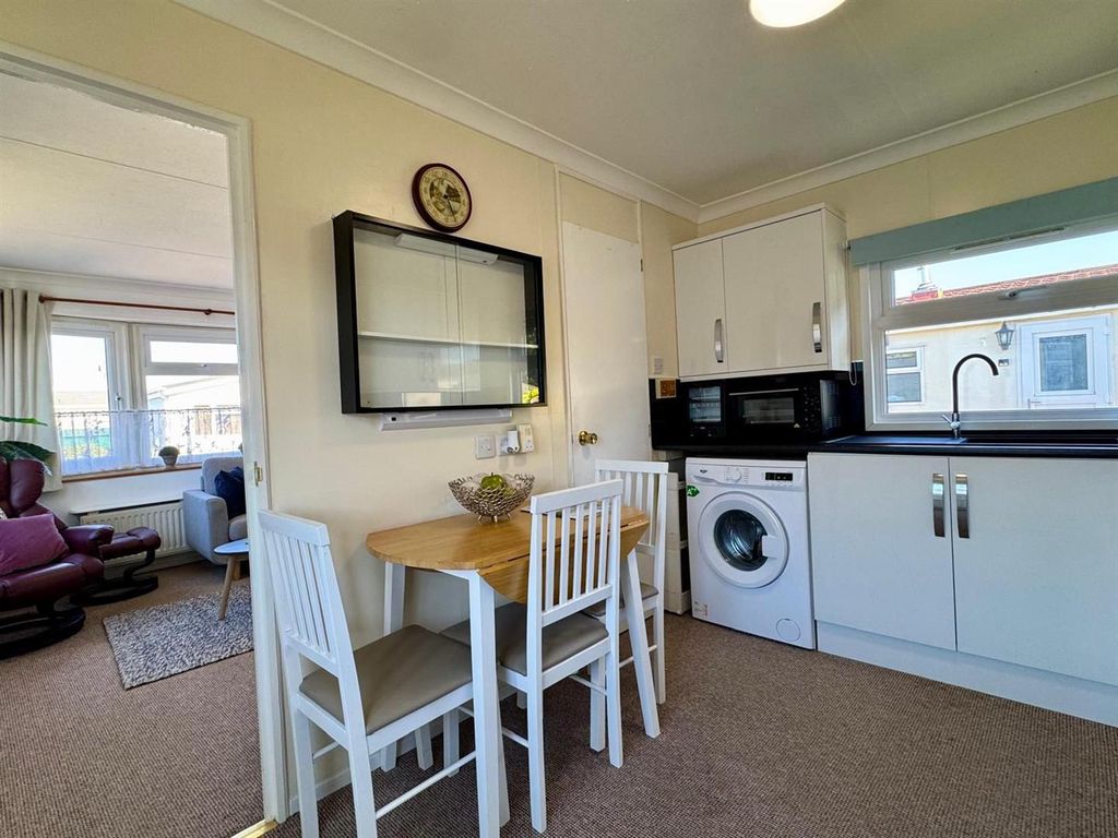 Property photo 2 of 21 Kitchen Dining Room