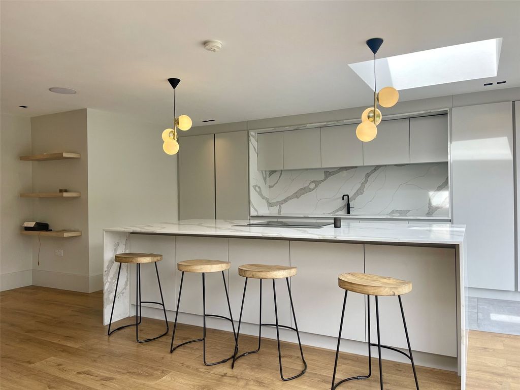 Property photo 3 of 27 Picture No. 05