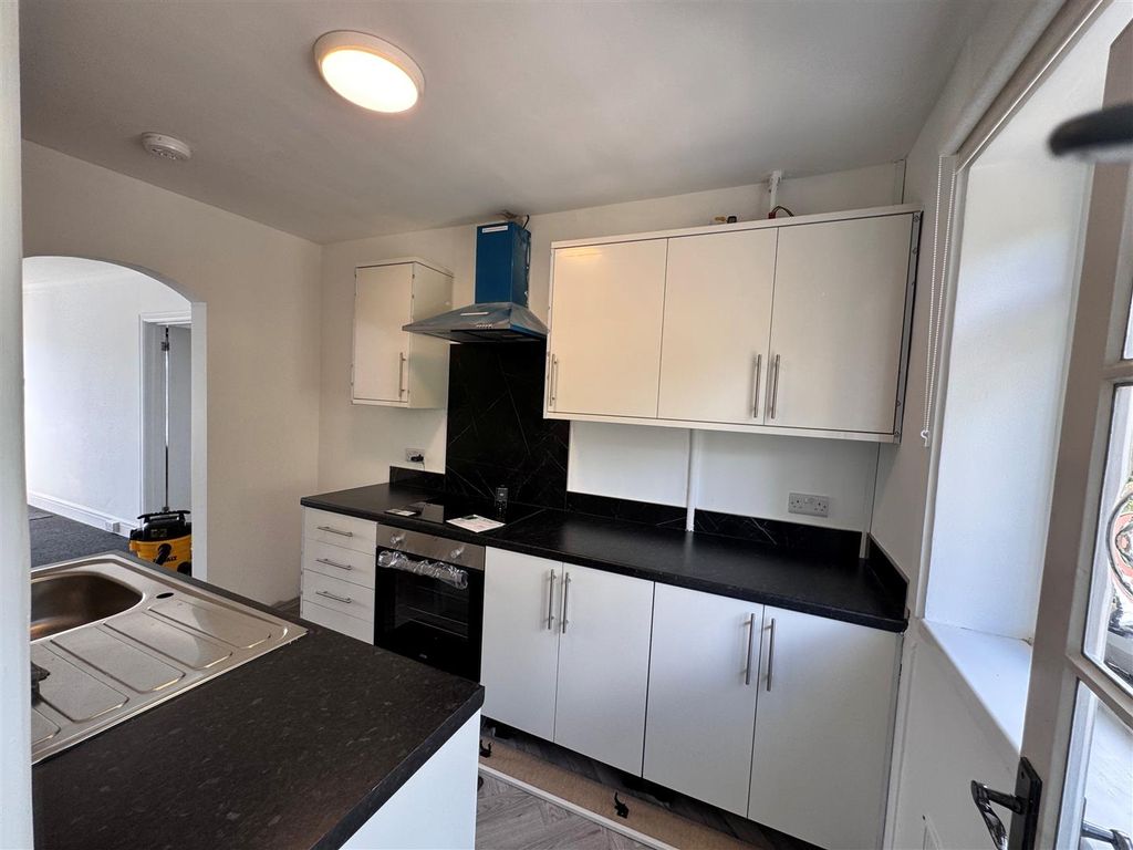 Property photo 3 of 9 Kit 2.Jpg