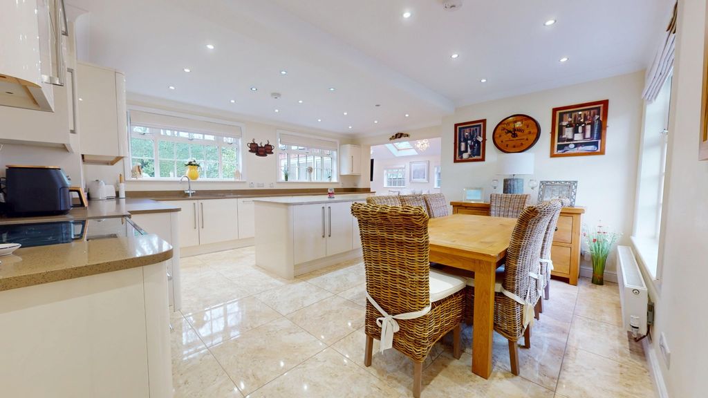 Property photo 2 of 34 4802022