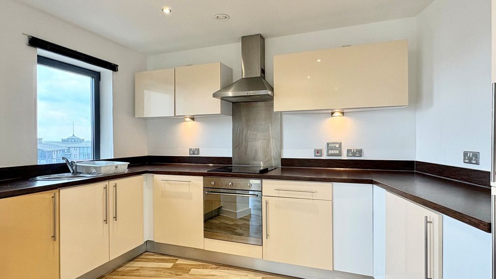 Property photo 2 of 19 Kitchen