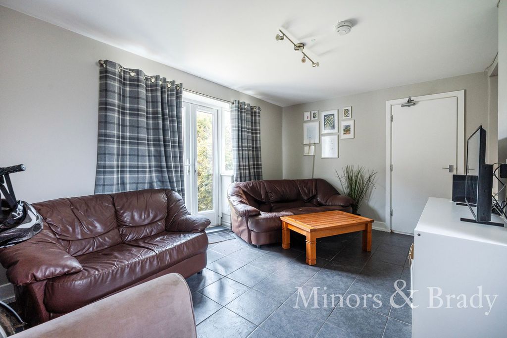 Property photo 2 of 18