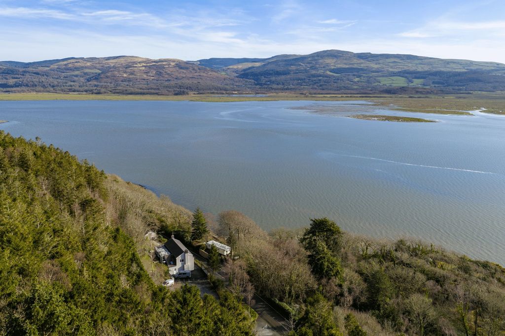 Property photo 2 of 43