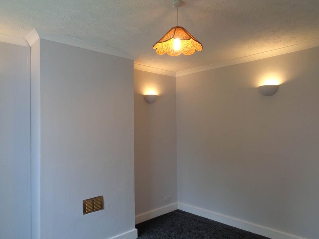 Property photo 3 of 13 Swaynes Lane Living Room 2