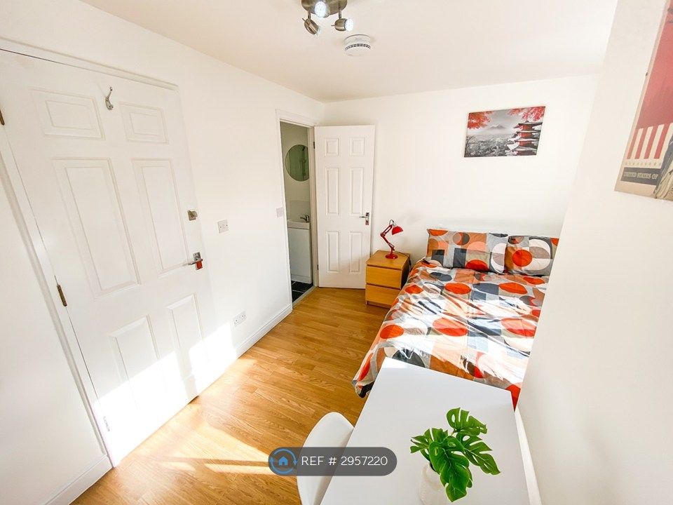Property photo 2 of 34