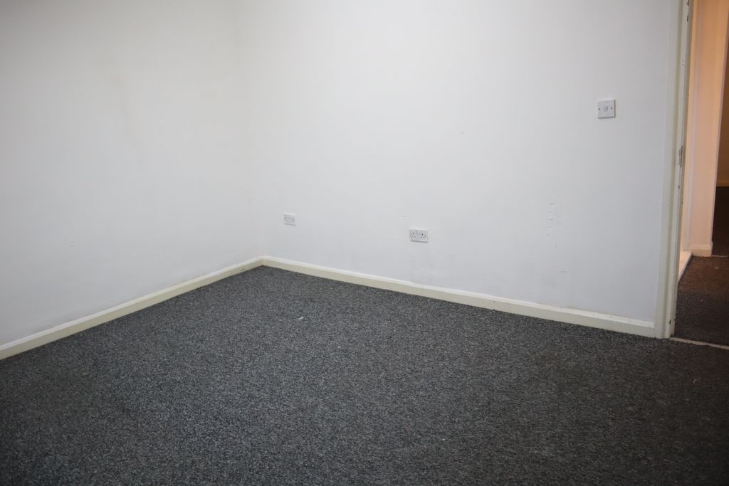 Property photo 3 of 31