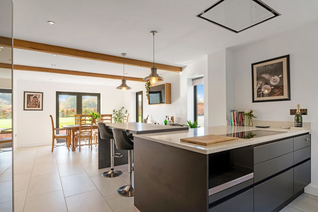 Property photo 3 of 25