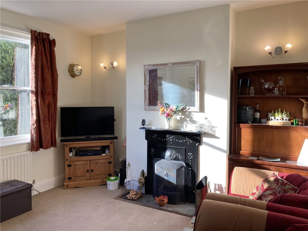 Property photo 3 of 12 Picture 3