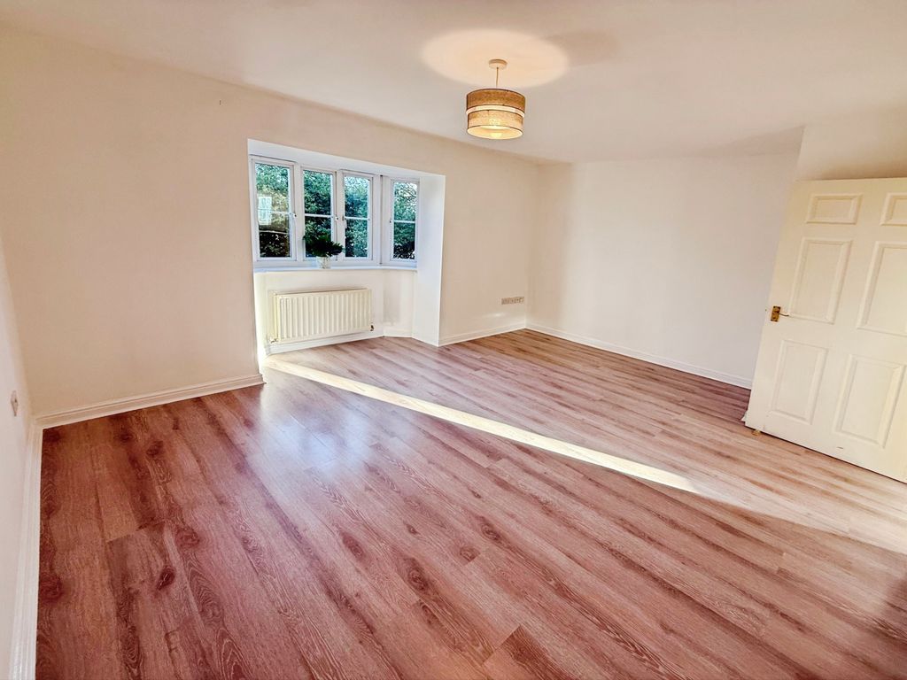 Property photo 3 of 6 Living Room