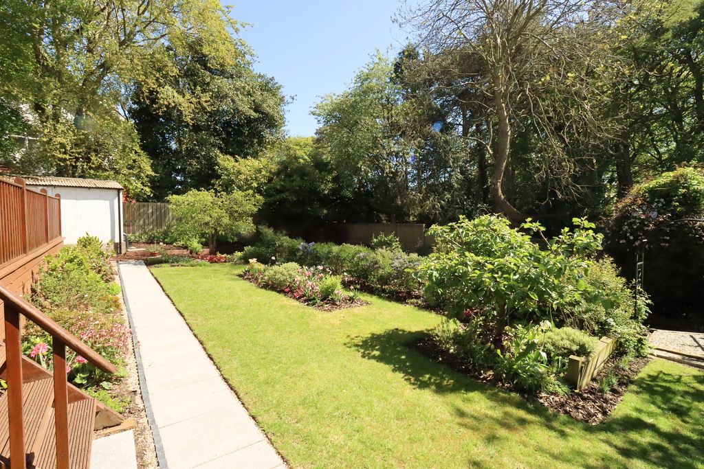 Property photo 2 of 38