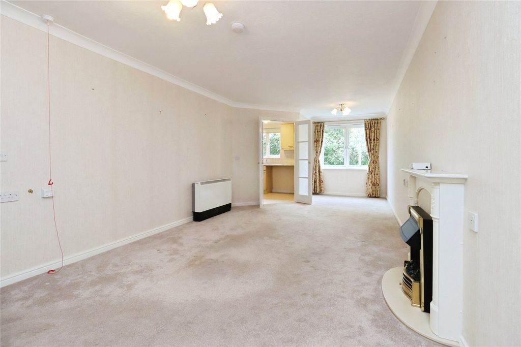 Property photo 1 of 12 Living Room