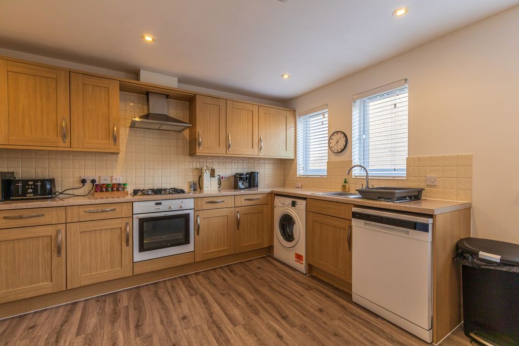 Property photo 2 of 21 B0811F4E527ee910c8B9E9Ebd9Bb4B6E95442366.Jpg