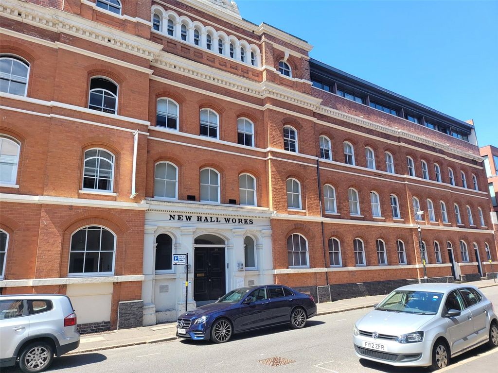 Property photo 1 of 16 Photo 01