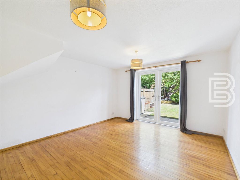 Property photo 3 of 14 Cam01515G0-Pr0221-Still008.Jpg