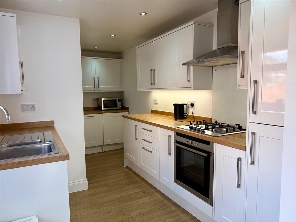 Property photo 1 of 8 Kitchen.Jpg