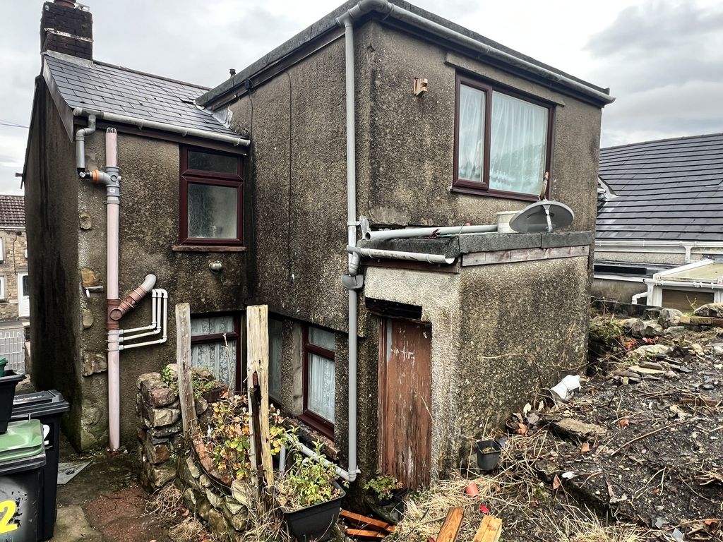 Property photo 2 of 10 Outside