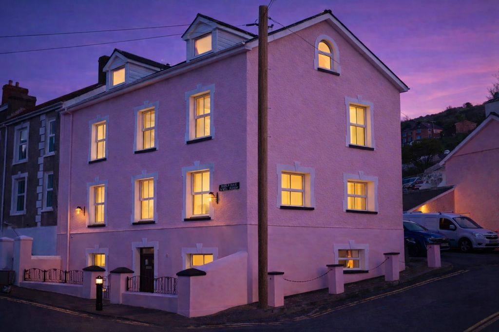 Property photo 1 of 60