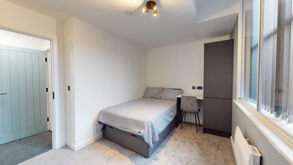 Property photo 3 of 11 A Spacious And Bright Double Bedroom, Perfect For ...