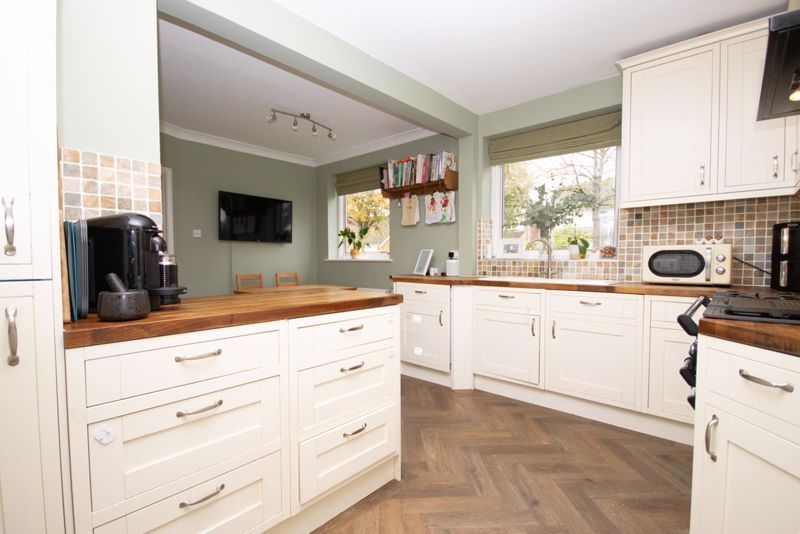 Property photo 3 of 17 Photo 11