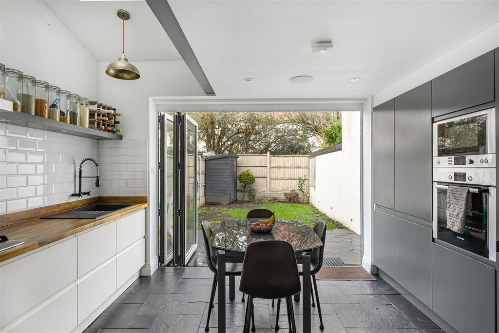 Property photo 3 of 25 4_72331.Jpg